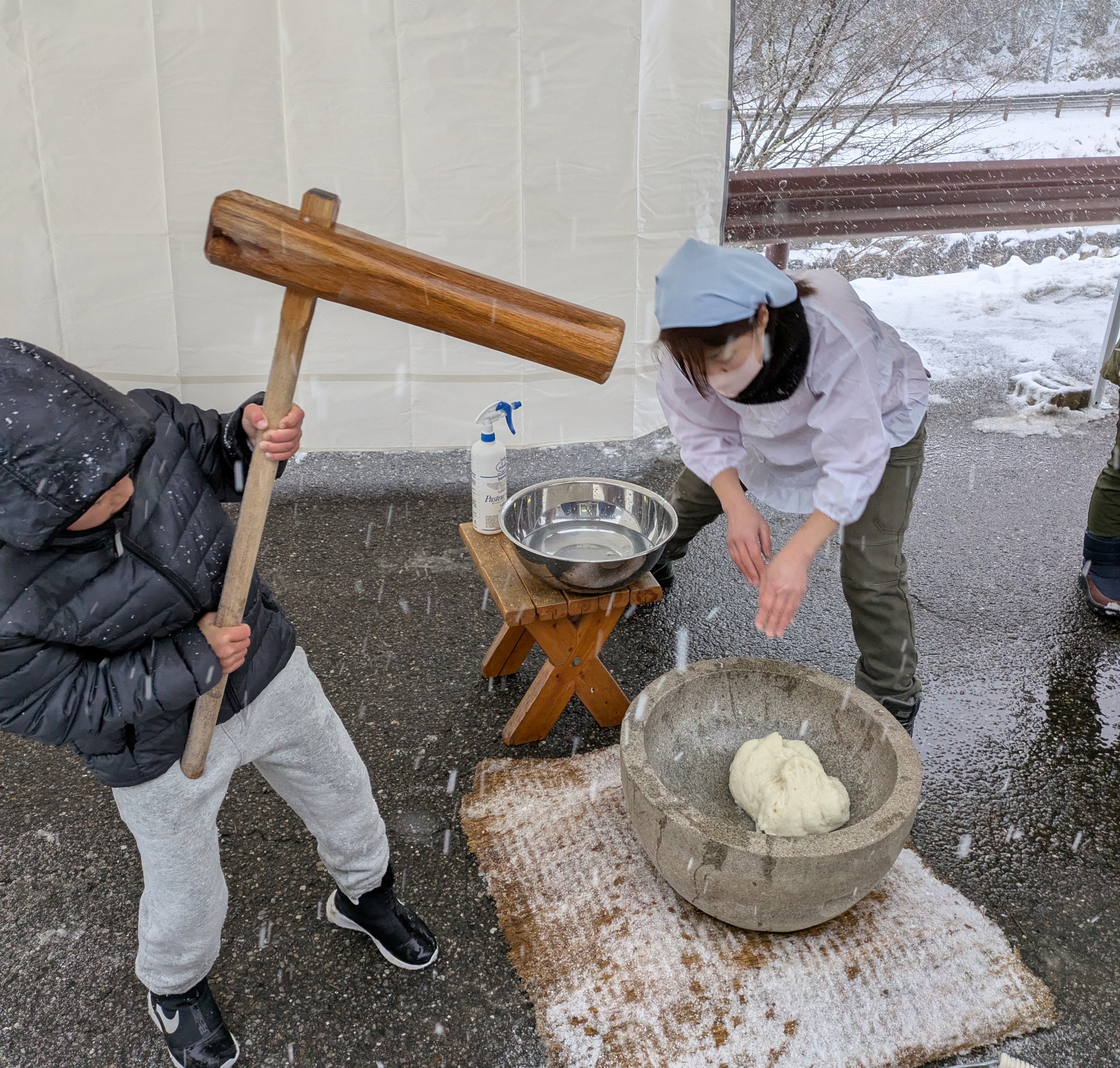 12/26㈯は毎年恒例！年末餅つき大会開催
